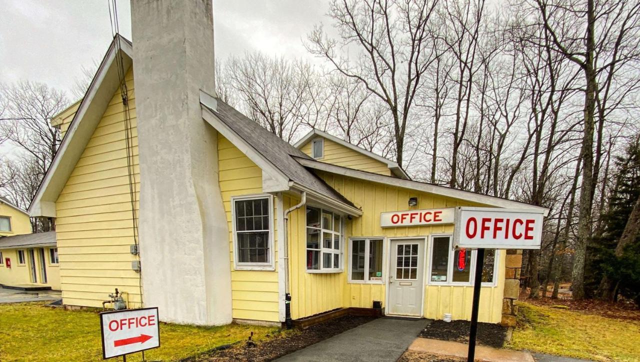 Country Place Inn And Suites White Haven Extérieur photo