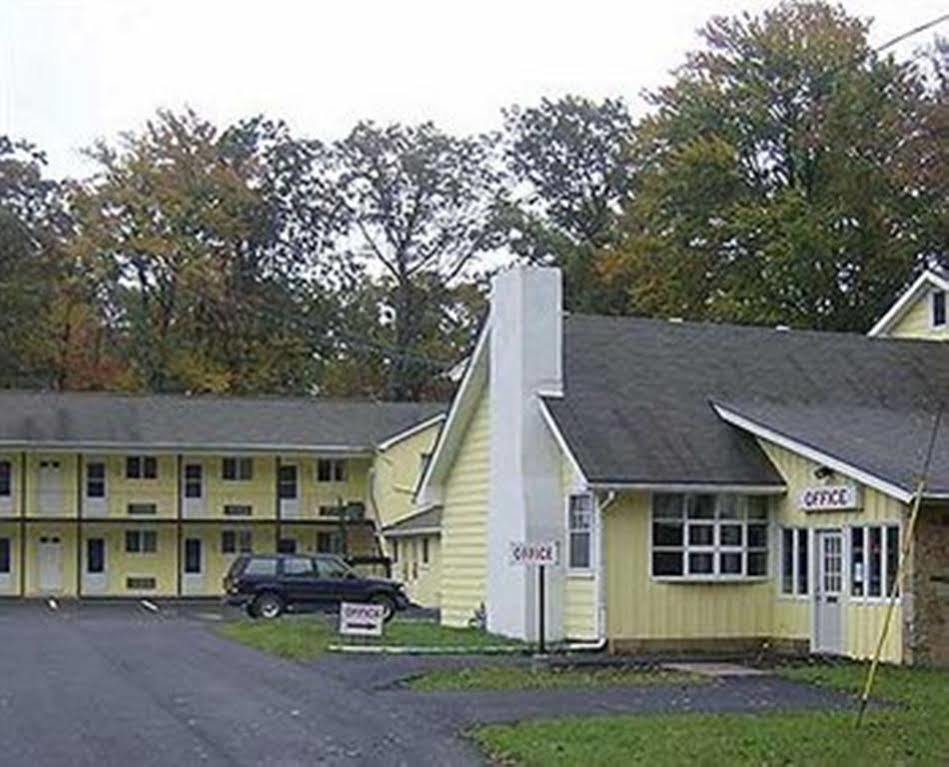 Country Place Inn And Suites White Haven Extérieur photo